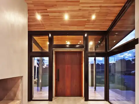 Excelente casa moderna en Venta de 360m2 en lote de 24.000m2 en El Argentino Farm Club 100