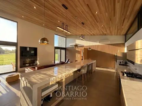 Casa en Venta con 3 cocheras