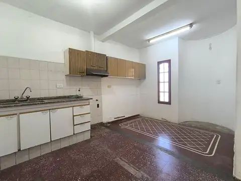 Casa 6 ambientes con 2 baños