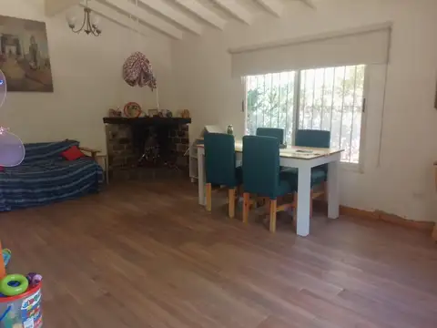 Casa en Alquiler con 4 cocheras