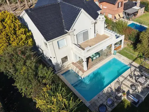 Casa en Venta en Solar Del Bosque, USD 350.000