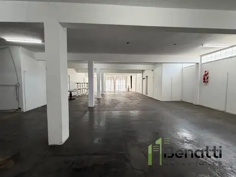 Local en Alquiler en Lomas del Mirador, $ 2.300.000