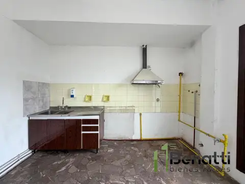 Local en Alquiler en Lomas del Mirador, $ 2.300.000