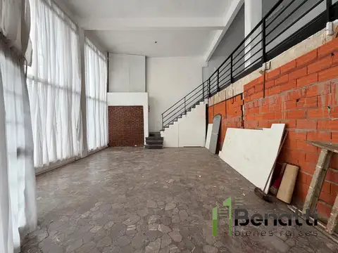 Local en alquiler en esquina de 227m2 c/ cocina y oficinas