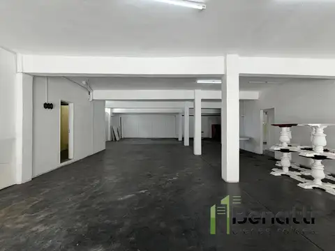 Local en Alquiler en Lomas del Mirador, $ 2.300.000