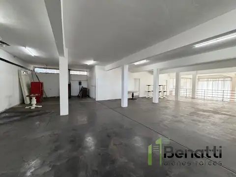 Local en alquiler en esquina de 227m2 c/ cocina y oficinas