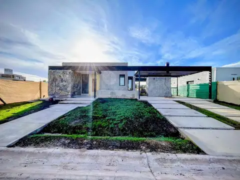 Casa 5 ambientes con 2 baños