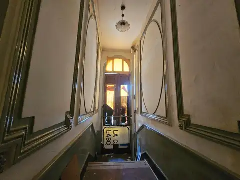 CASA ANTIGUA USO COMERCIAL ZONA CENTRO