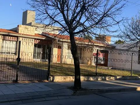 ALQUILER CASA PARA USO COMERCIAL O FAMILIAR