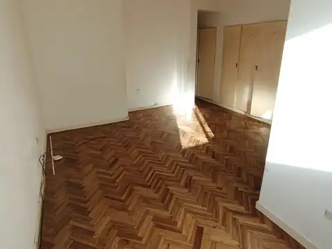 VENTA DEPTO AMPLIO Y LUMINOSO 2 AMB 40m2 AL FRENTE, ALMAGRO