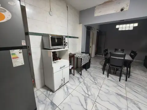 Casa 8 ambientes con 2 baños