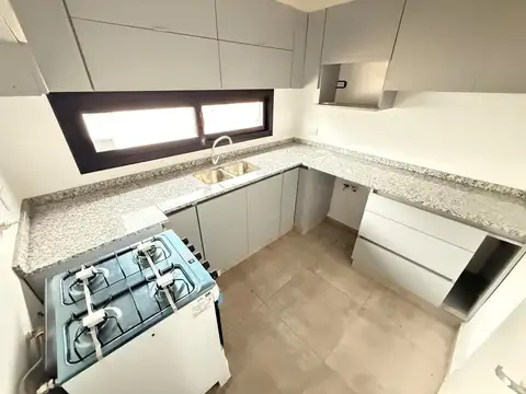 Depto Tipo Casa 4 ambientes con 3 baños