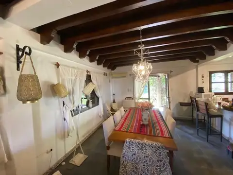 Casa 4 ambientes con 2 baños