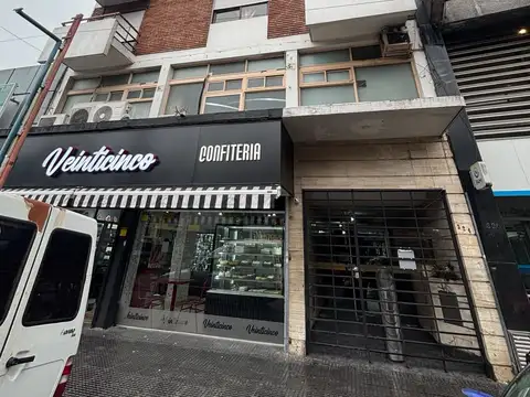 Departamento de dos ambientes en el centro de  Moron.-