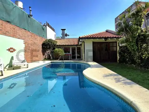 Venta Casa 5 Ambientes con garage, pileta y quincho en Villa Pueyrredon