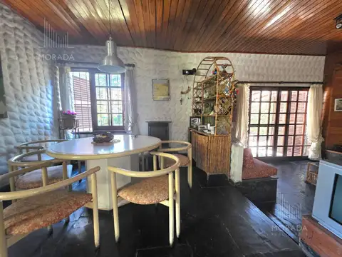 Casa 4 ambientes con 2 baños