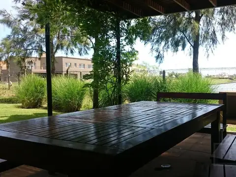 Casa 2 ambientes con 2 baños