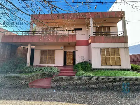 Excelente casa en el Centro de San Pedro- 6 Amb - Gran jardin - Cocheras- Terrazas