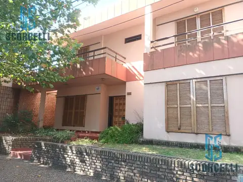 Casa en Venta con 4 cocheras
