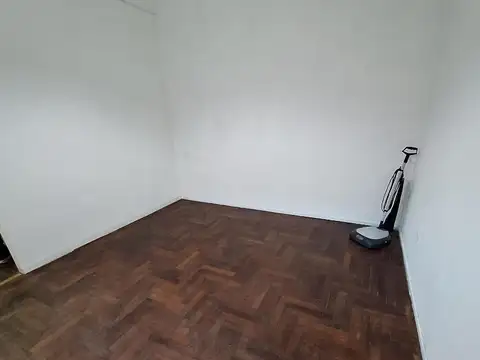 Hipolito Yrigoyen 619 , Piso 1