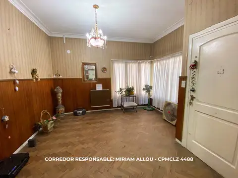 Chalet 3 ambientes 250 m² totales en venta con cochera en Burzaco