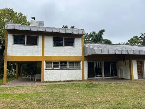 Casa 5 ambientes con 1 baño