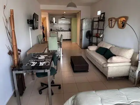 UN ambiente de 44 metros con balcon Amoblado