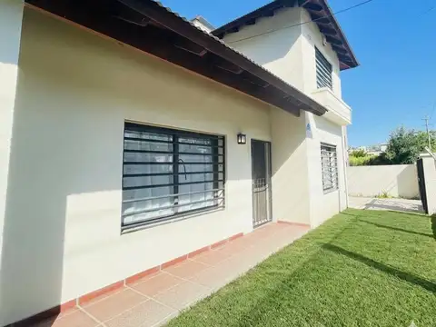 Casa en Venta con 2 cocheras