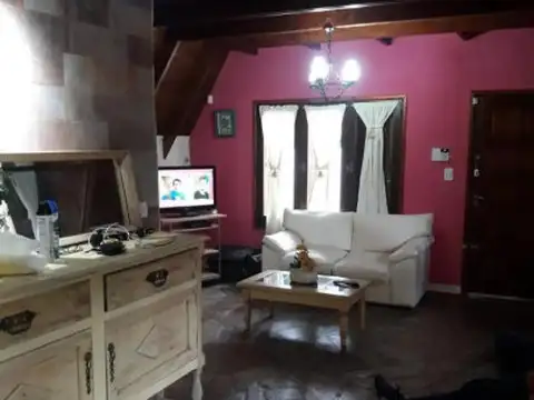 Casa 3 ambientes con 2 baños