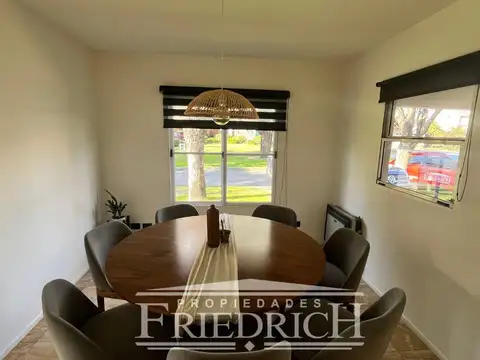 Casa en Venta con 3 cocheras