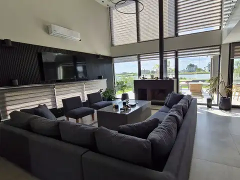 Au Dr. Ricardo Balbín km 31.5, Guillermo Enrique Hudson, Berazategui