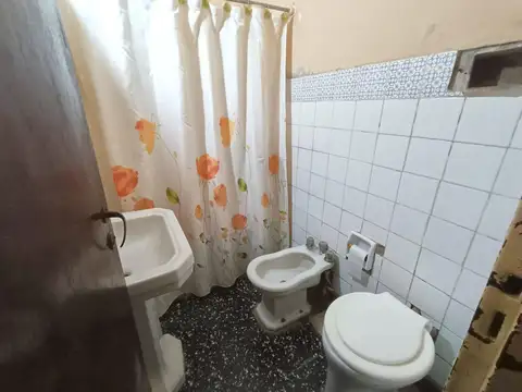 VENTA/PERMUTA - Casa de 3 dormitorios con patio. Barrio Triángulo, Rosario.