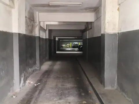 Cochera cubierta en Planta Baja