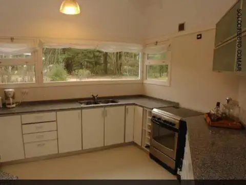 Casa  en venta y alquiler temporario de 5 Ambientes en Carilo