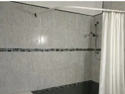 SE VENDE CASA - 2 HABITACIONES- BARRIO CATEDRAL