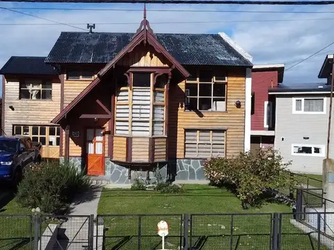 Casa en venta, 4 dormitorios, quincho. Ushuaia.