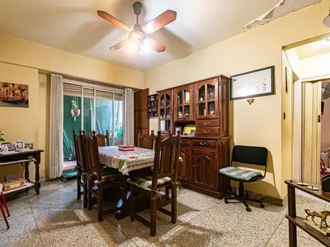 Venta. 3 Ambientes. Terraza propia. Sarmiento 2100. Once.