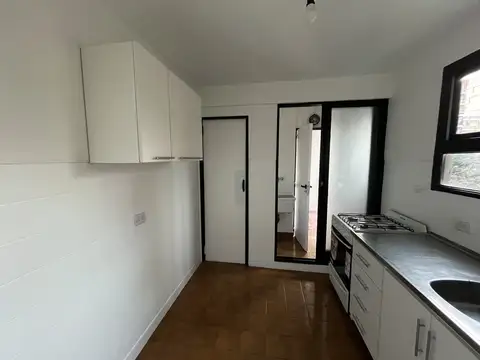DUEÑO ALQUILA SEMIPISO 100 M2, MUY LUMINOSO