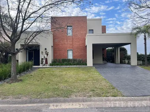 Casa en alquiler anual en Santa Catalina al río, Villa Nueva.