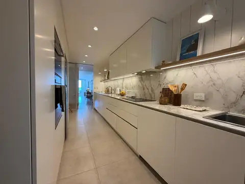Departamento cuatro ambientes en emblemático edificio