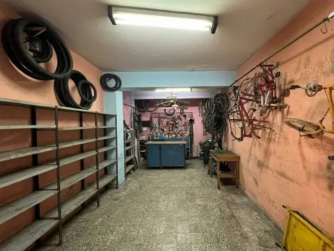 VENTA DE LOCAL SOBRE AV. VELEZ SARSFIELD, CIUDAD MADERO