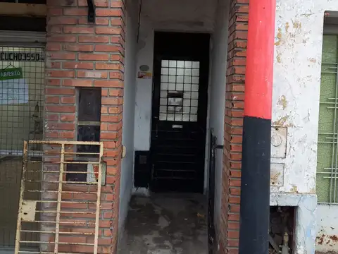 Casa intera (pasilo) de un dormitorio en Ayacucho 3550 (Tablada / Gral. J. De San Martín)