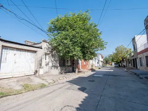 VENTA CASA 2 DORM COCH PATIO VERDE A 400 M DE BV