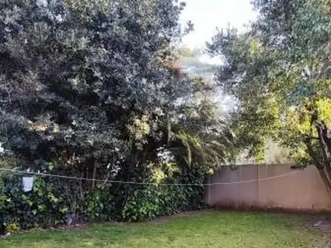 Casa en Alquiler con 1 cochera