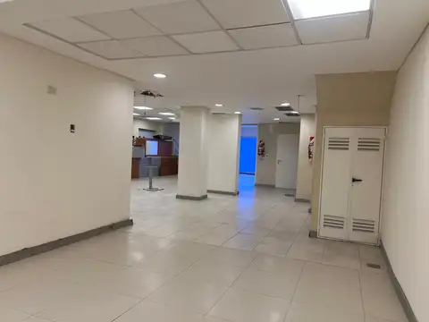 IMPORTANTE ESTABLECIMIENTO COMERCIAL SOBRE AVENIDA