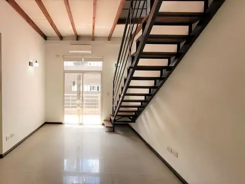 Depto Tipo Casa en Alquiler en Villa del Parque, $ 800.000