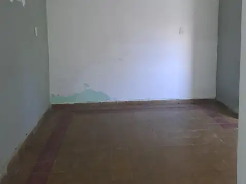 Casa 5 ambientes con 1 baño