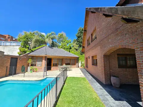 Casa en Venta con 3 cocheras