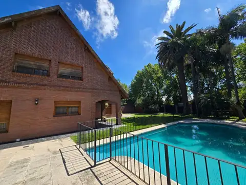 Casa 5 ambientes con 4 baños