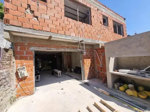 VENTA PUNTA CHICA, DUPLEX CON JARDÍN Y PILETA